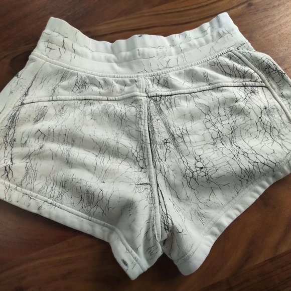 Lululemon Inner Glow High-Rise Short 3" - Picture 3 of 6